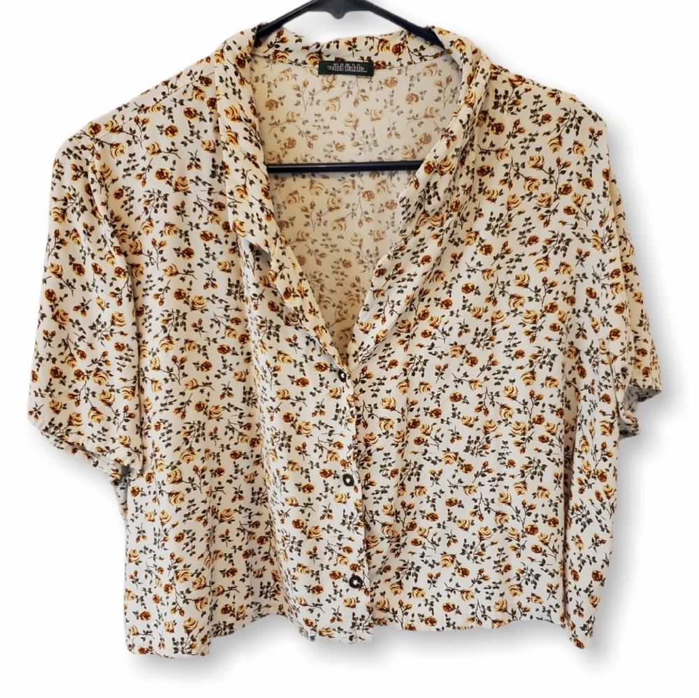 Cottagecore/ Indie/ Boho Floral Buttoned Crop Top